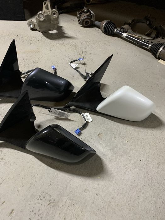 Ліве дзеркало заднього виду tesla model Y