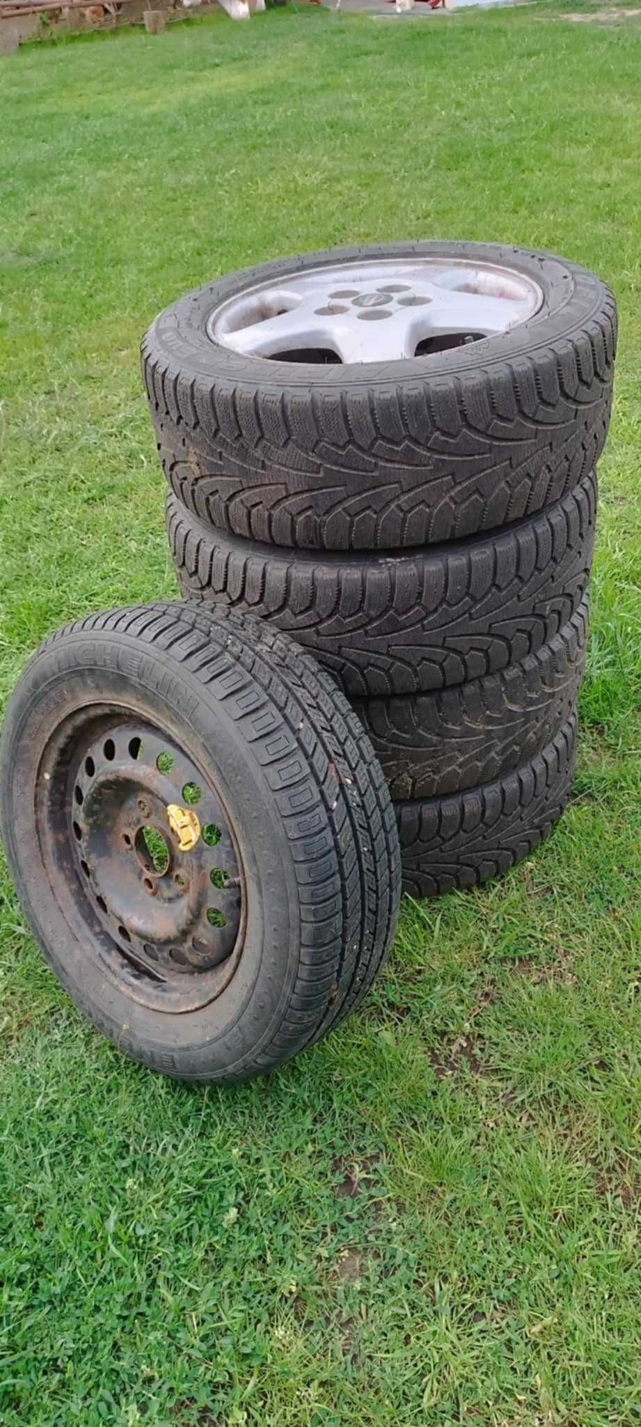 Opony zimowe 205/55 r16 z nissana almera Tino oraz komputer z stacyjką