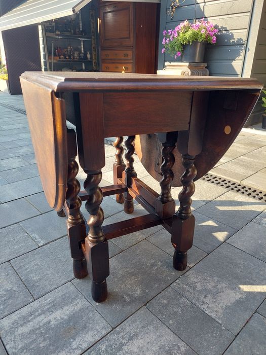 Drewniany stolik kawowy