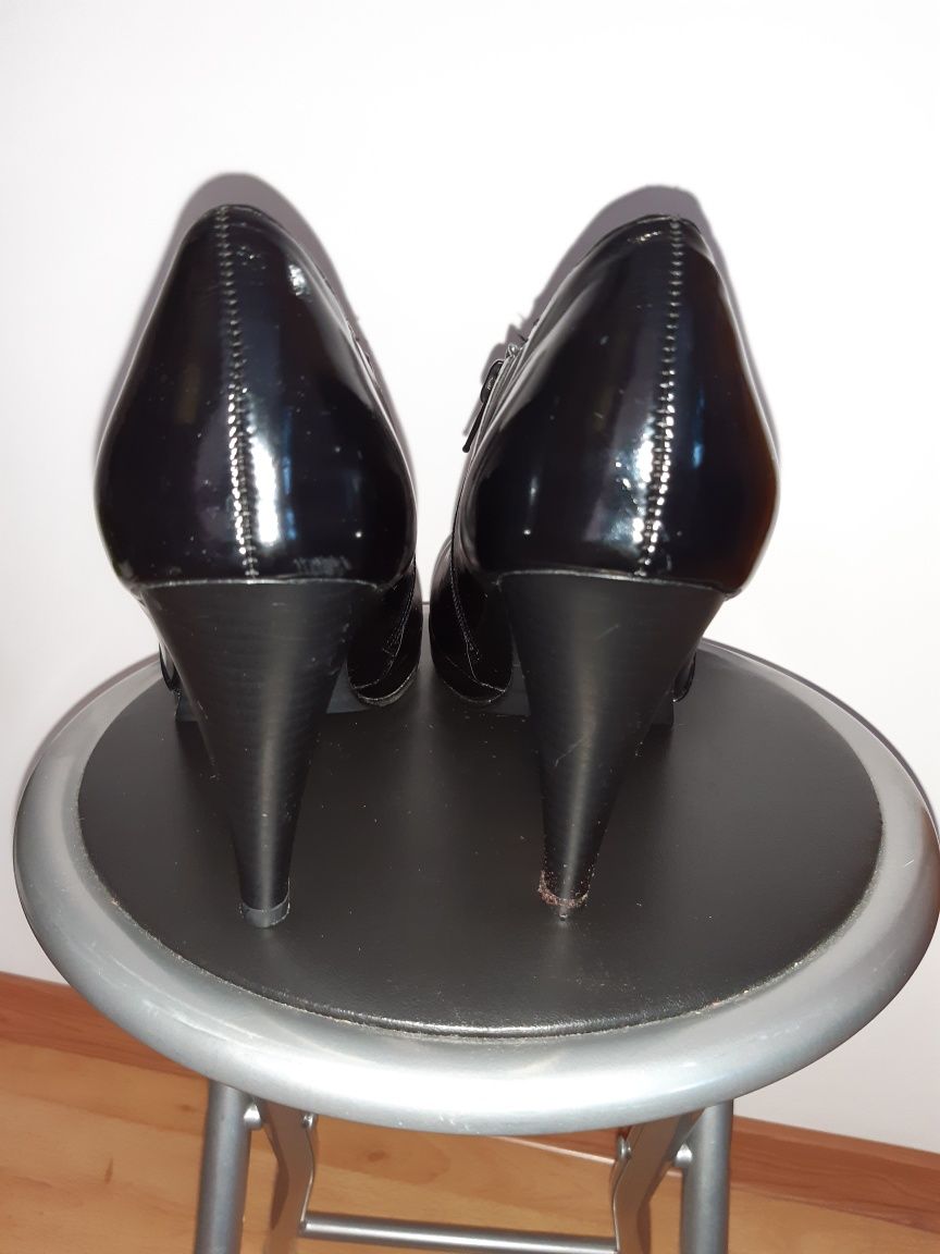 Czarne lakierki jesienne buty na obcasie 41