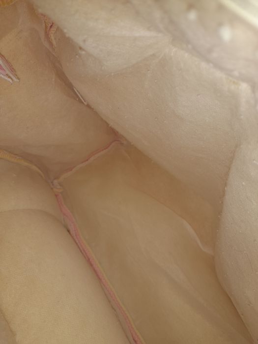 Muda de fraldas rosa bebé com pintas brancas