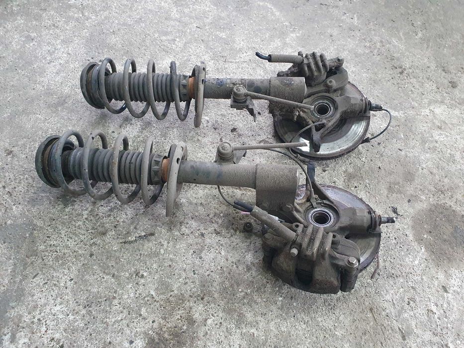 Amortyzator zwrotnica piasta zacisk przód Peugeot 308 T7 1.6 120km