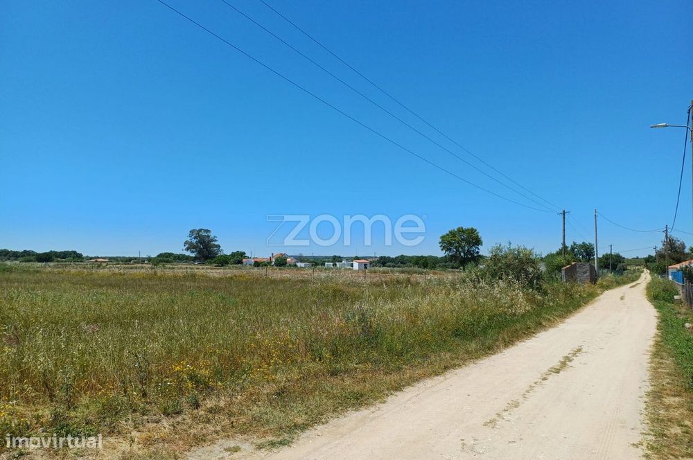 Terreno com 10.070 m2 em Évora (Courelas da Toura)