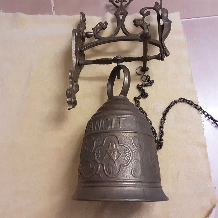 Dzwonek mosiężny na drzwi do domu stary