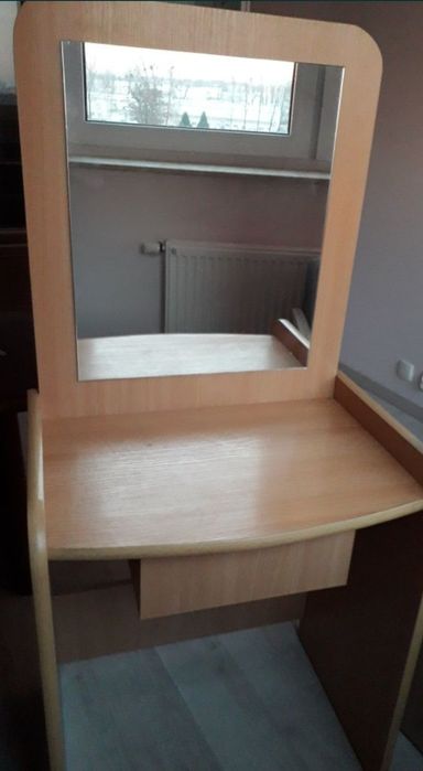Toaletka z lustrem