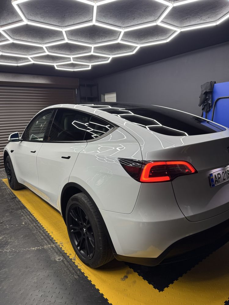 Tesla model Y новая ! Идеал.