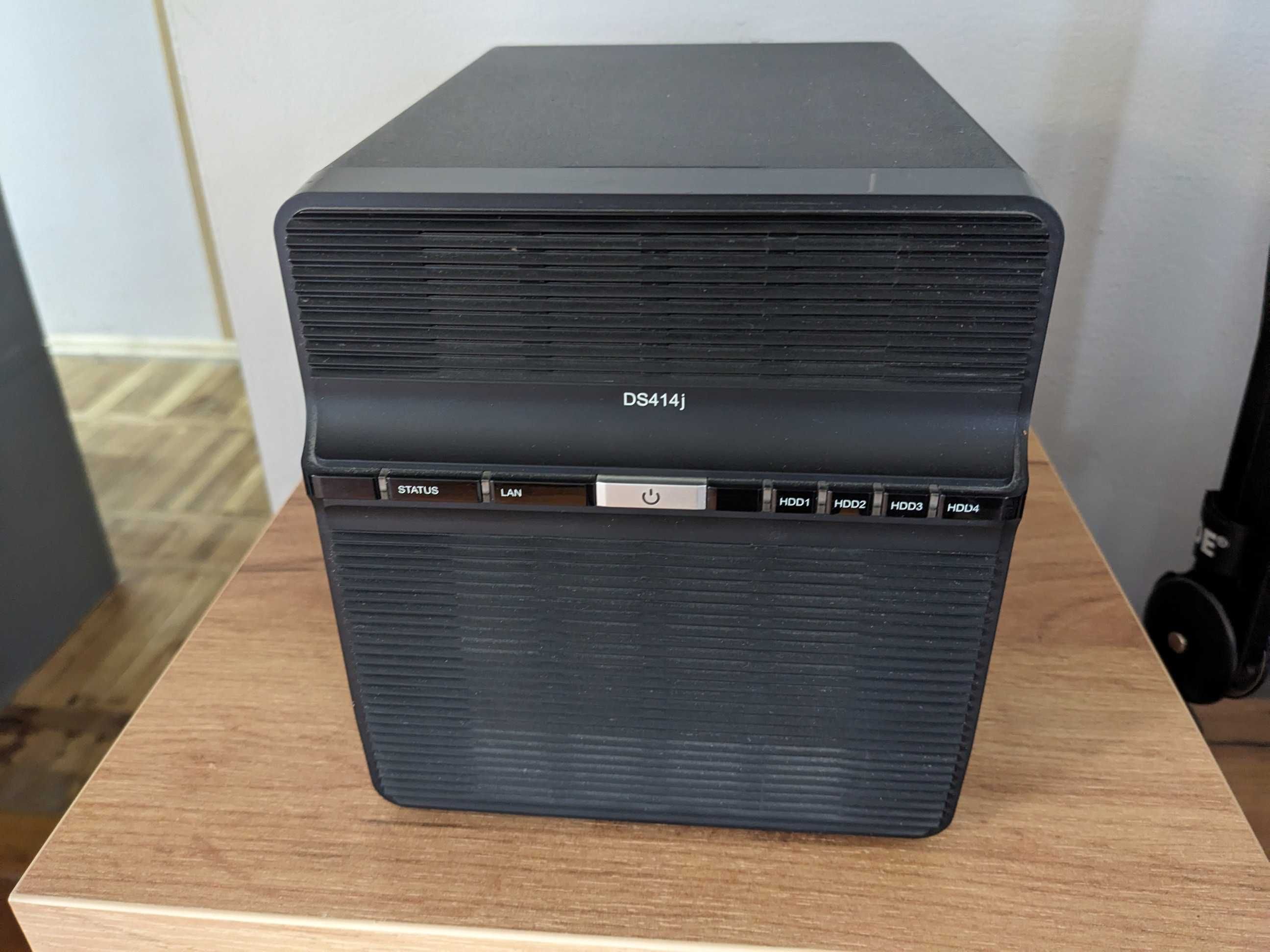 NAS сервер Synology DS414j