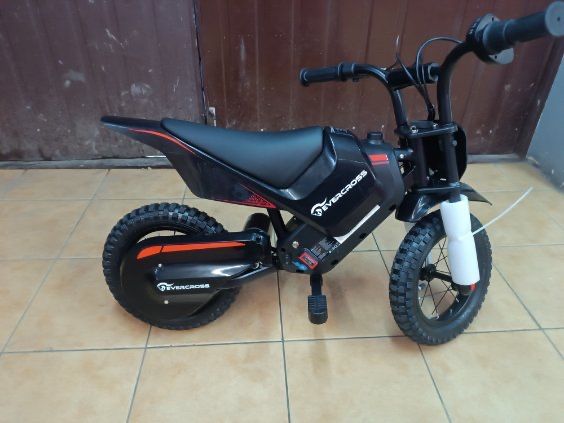 Dziecięcy motor elektryczny