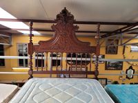 Cama antiga em madeira maciça com estrado e colchão - Muito bom e