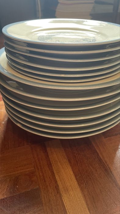 Conjunto de pratos