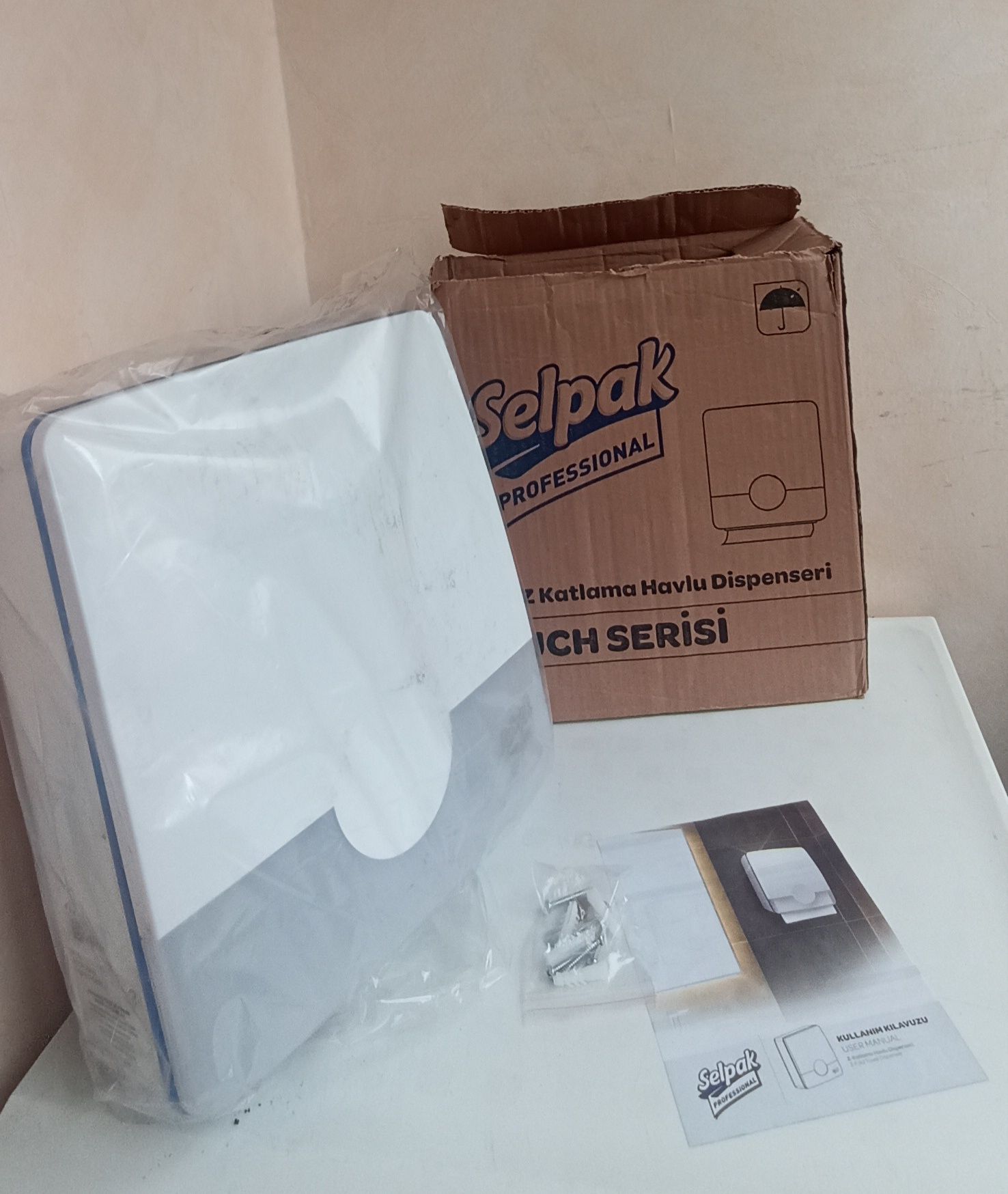 Диспенсер для паперових рушників Selpak professional