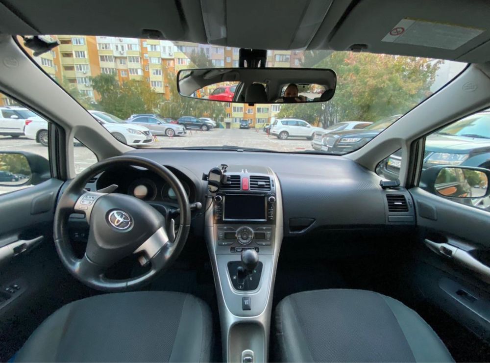 Продам Auris, асфальт, 1.6. Идеал