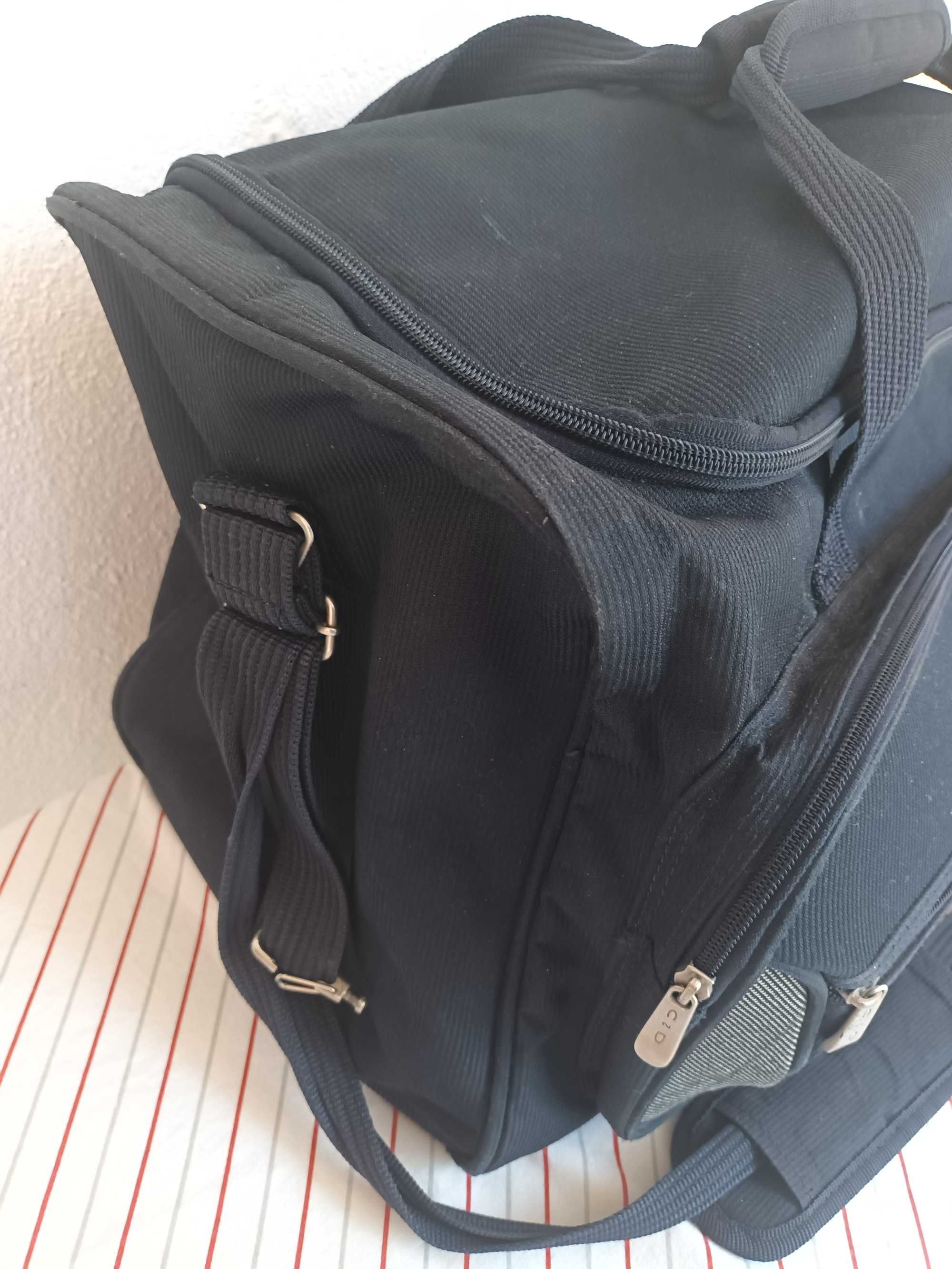 Saco de viagem CsD resistente - com algum uso em relativo bom estado.