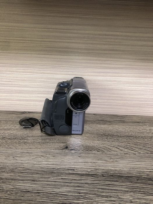Продам видеокамеру Sony