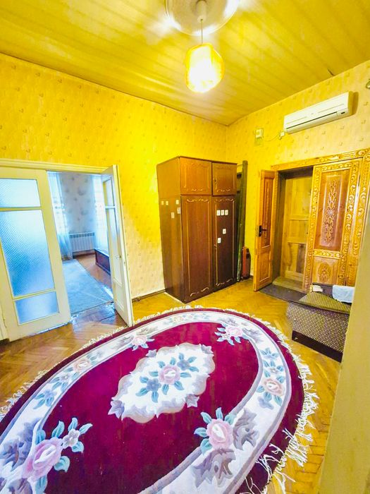 Продам елітну трикімнатну квартиру в центрі міста - 100 м².