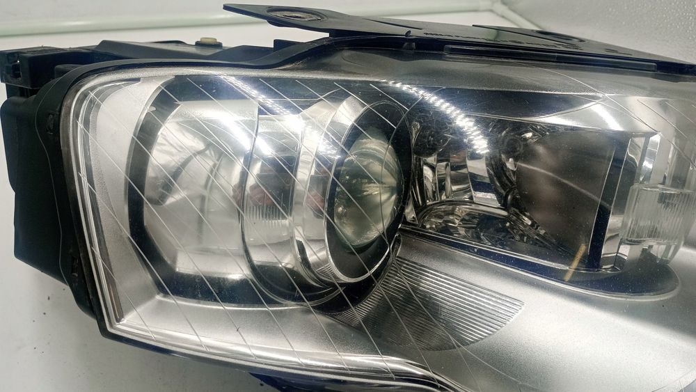 Lampa Prawa bi-xenon skrętny Passat B6 Europa