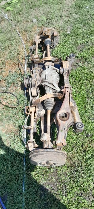 задний подрамник Suzuki Grand Vitara