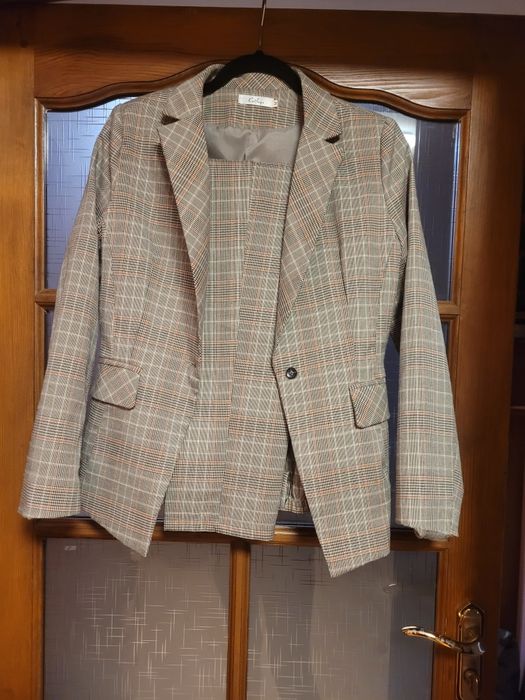 Стильный брючный костюм