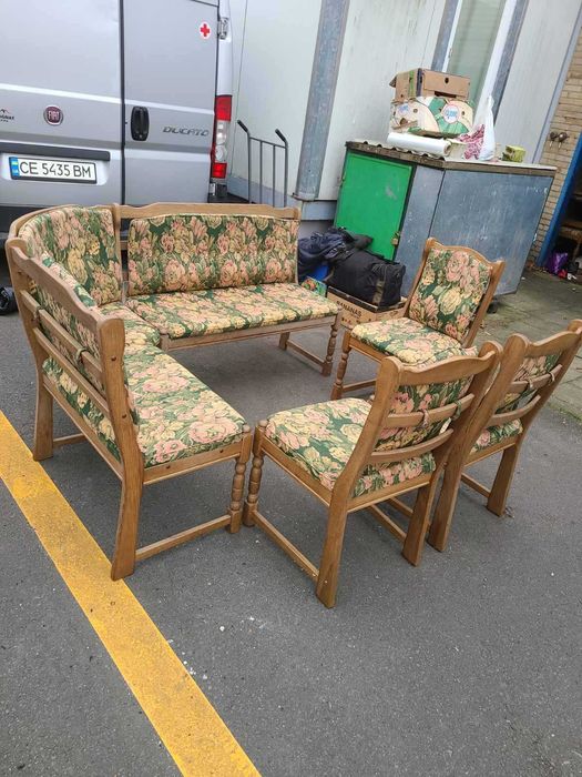 Кухонна м'яка частина з столом і стільцями з Німеччини