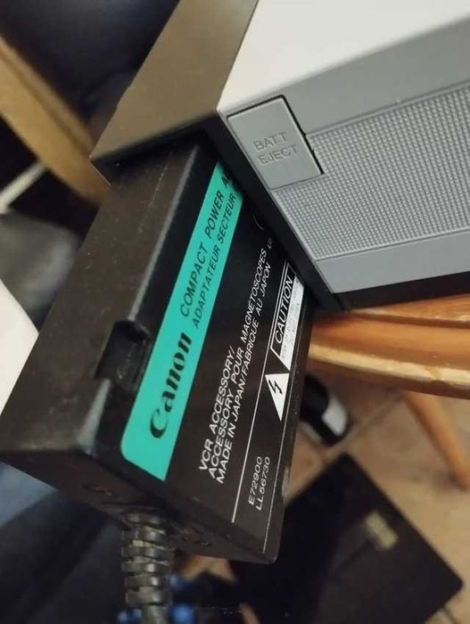 Gravador VHS Portátil Canon VR-30A