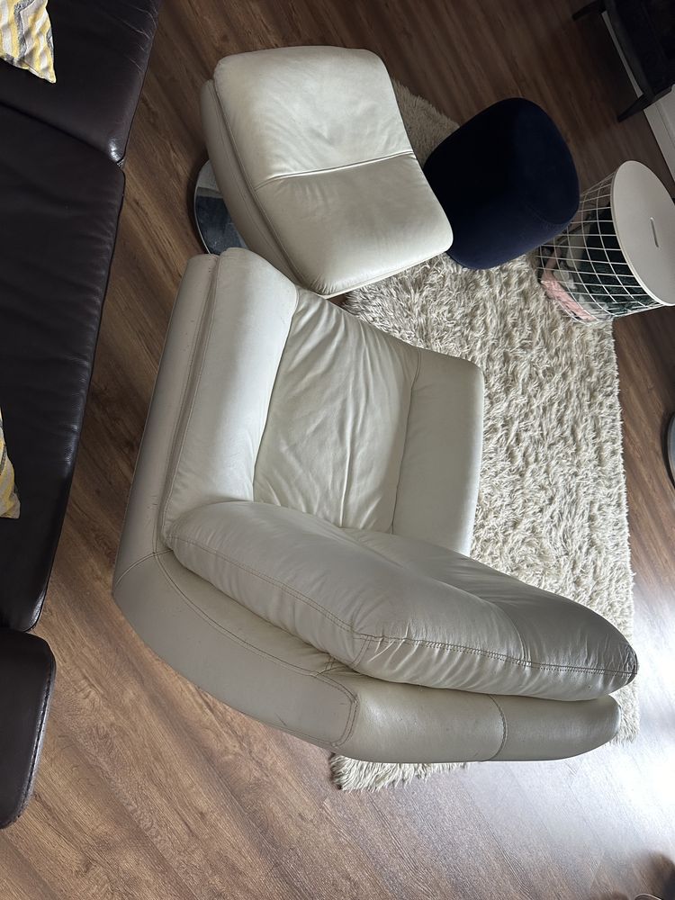 Sofa cadeira poltrona com puff pousa pes