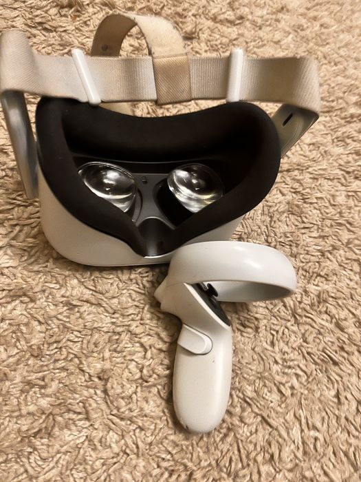 Meta oculus quest 2 64 gb з непрацюючим правим контролером!!!