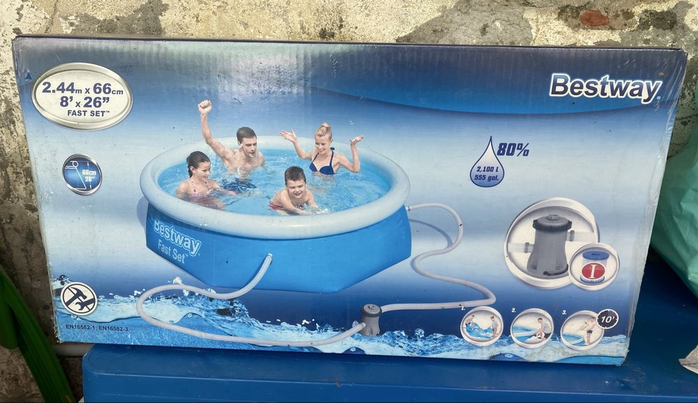 Piscina redonda com capa novas