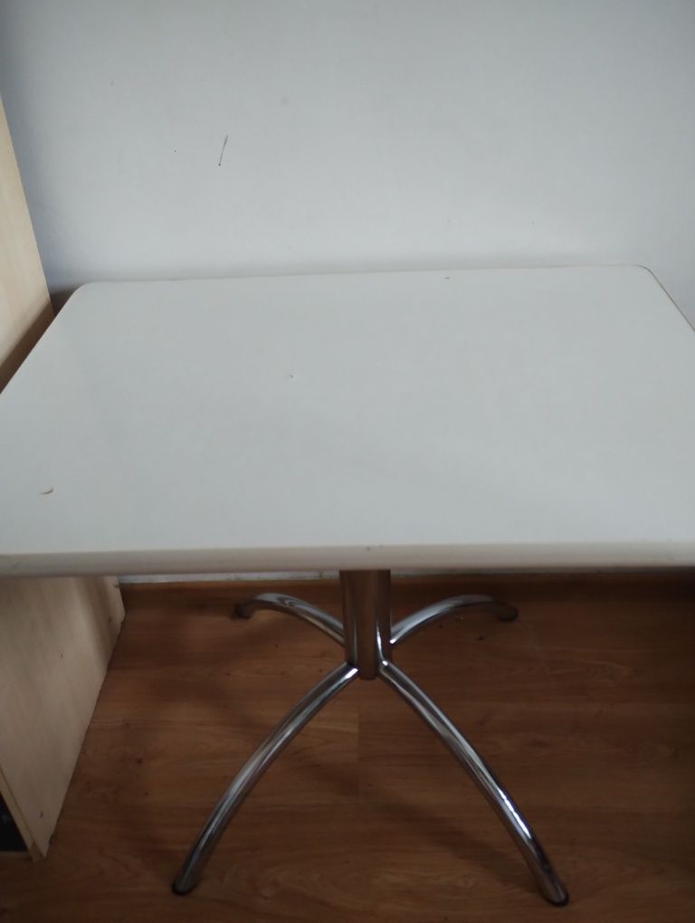 Sprzedam stół biały 60x85