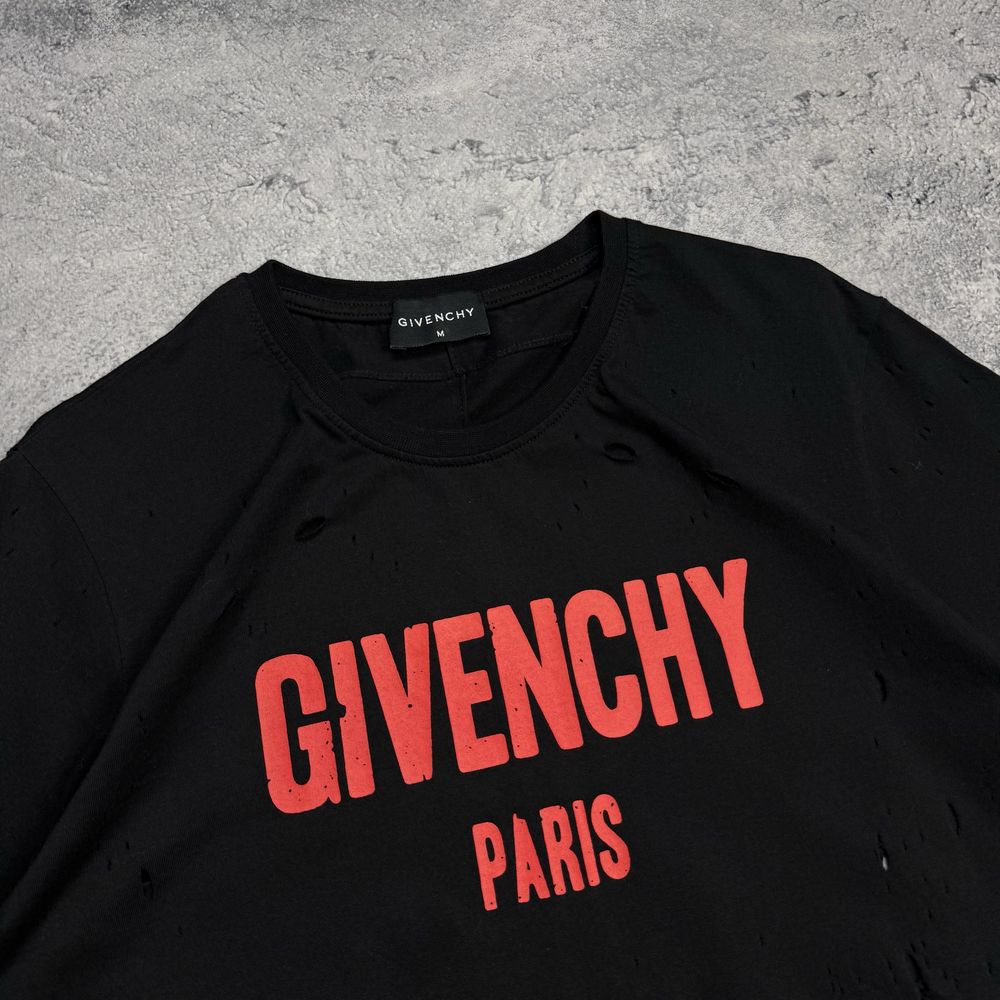 Футболка Givenchy