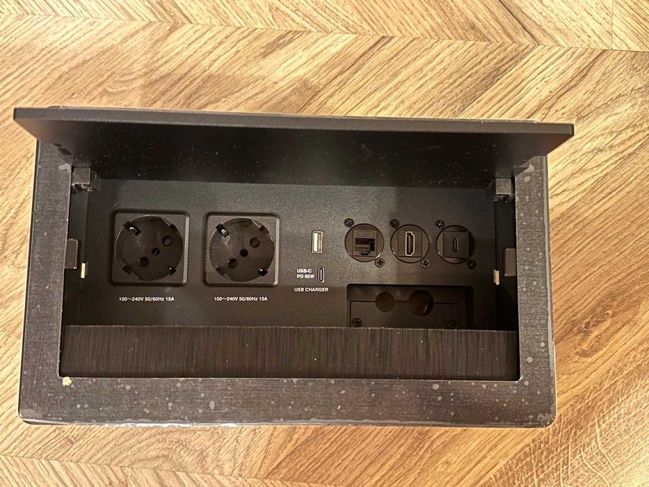 Sprzedam gniazdko wpuszczane w blat, przedłużacz podblatowy wpuszczany