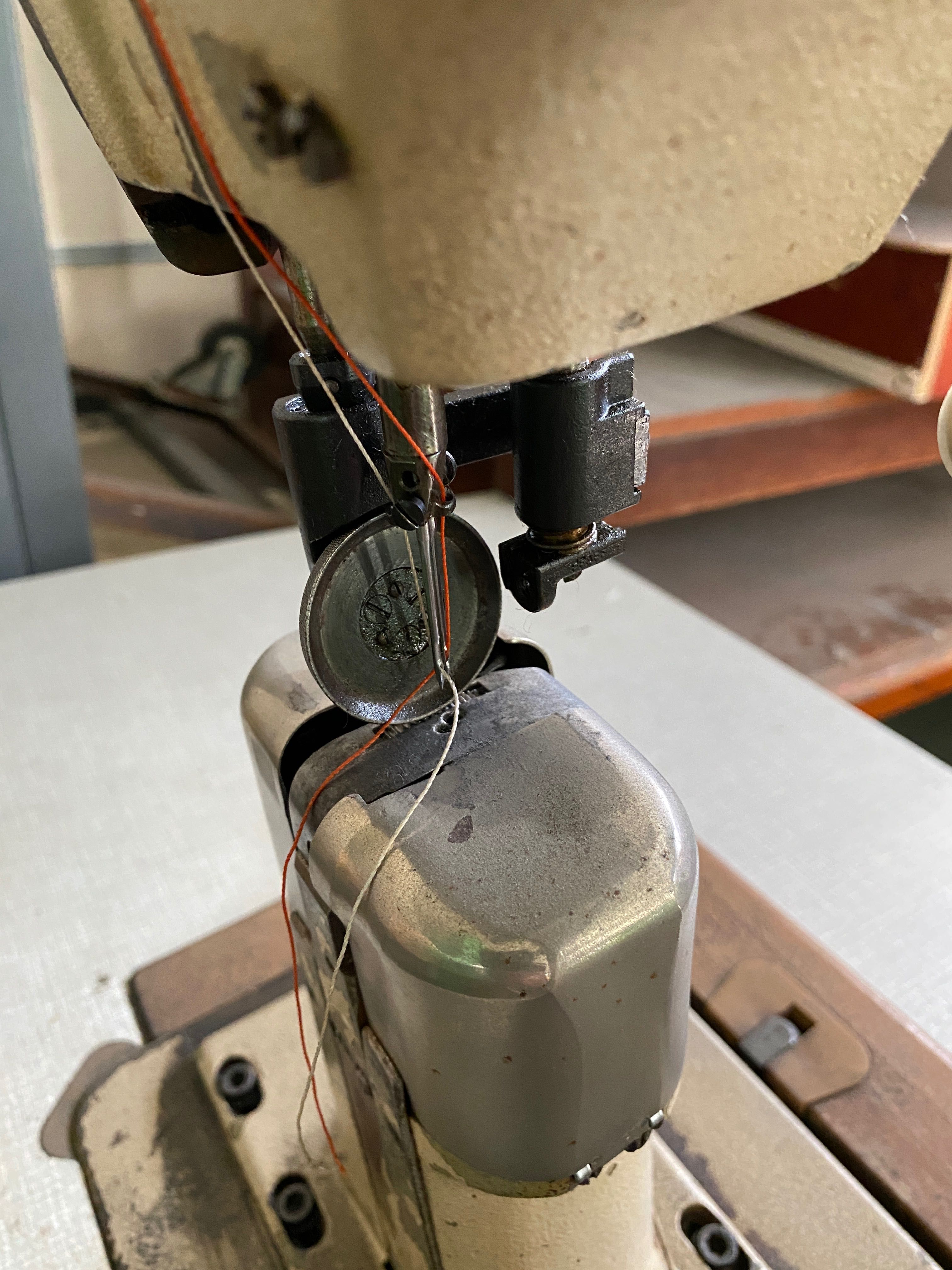 Maquina de costura 2 agulhas PFAFF