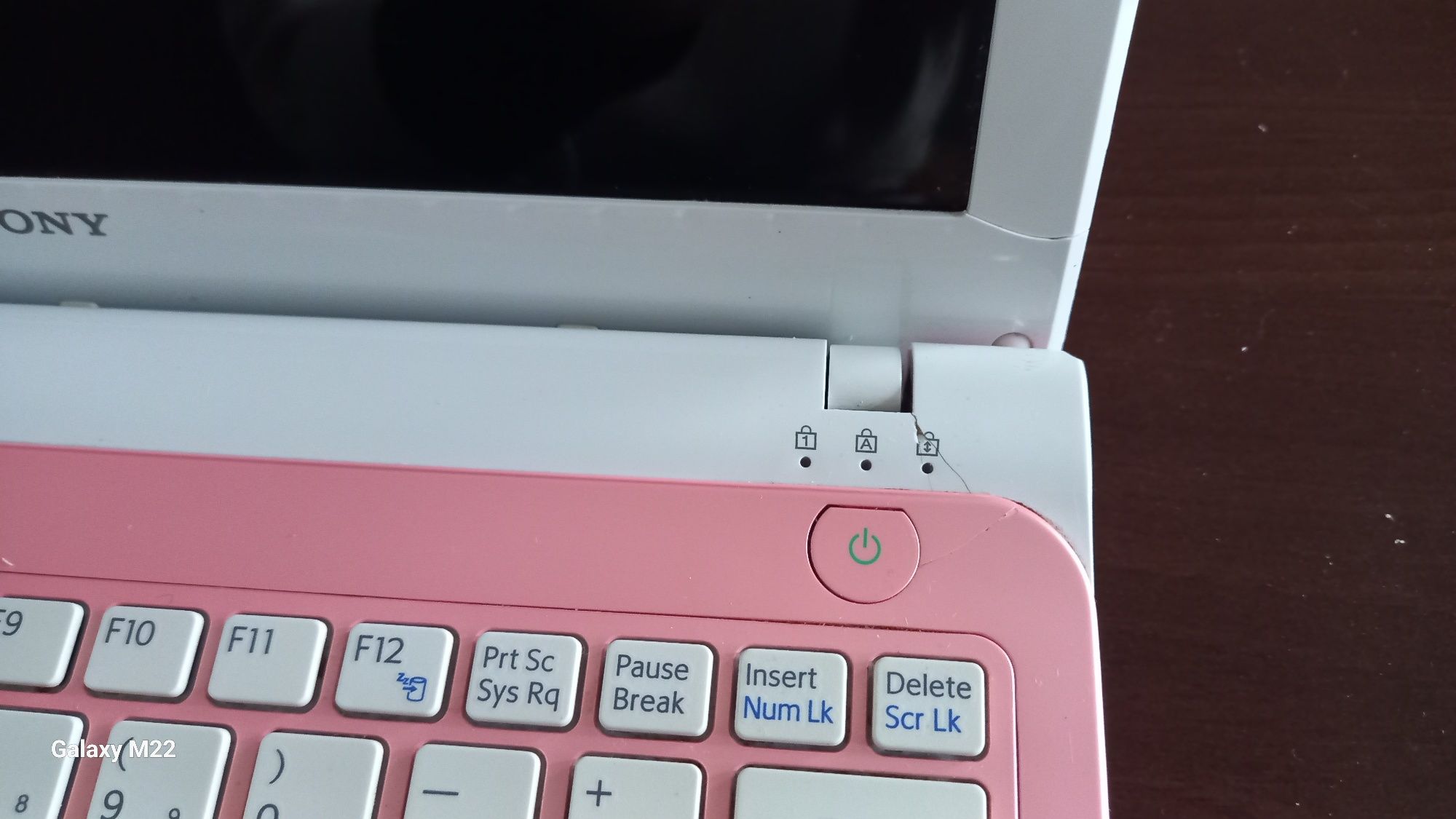 Laptop mini różowy  Sony Vaio wymiary  21x29  cm
