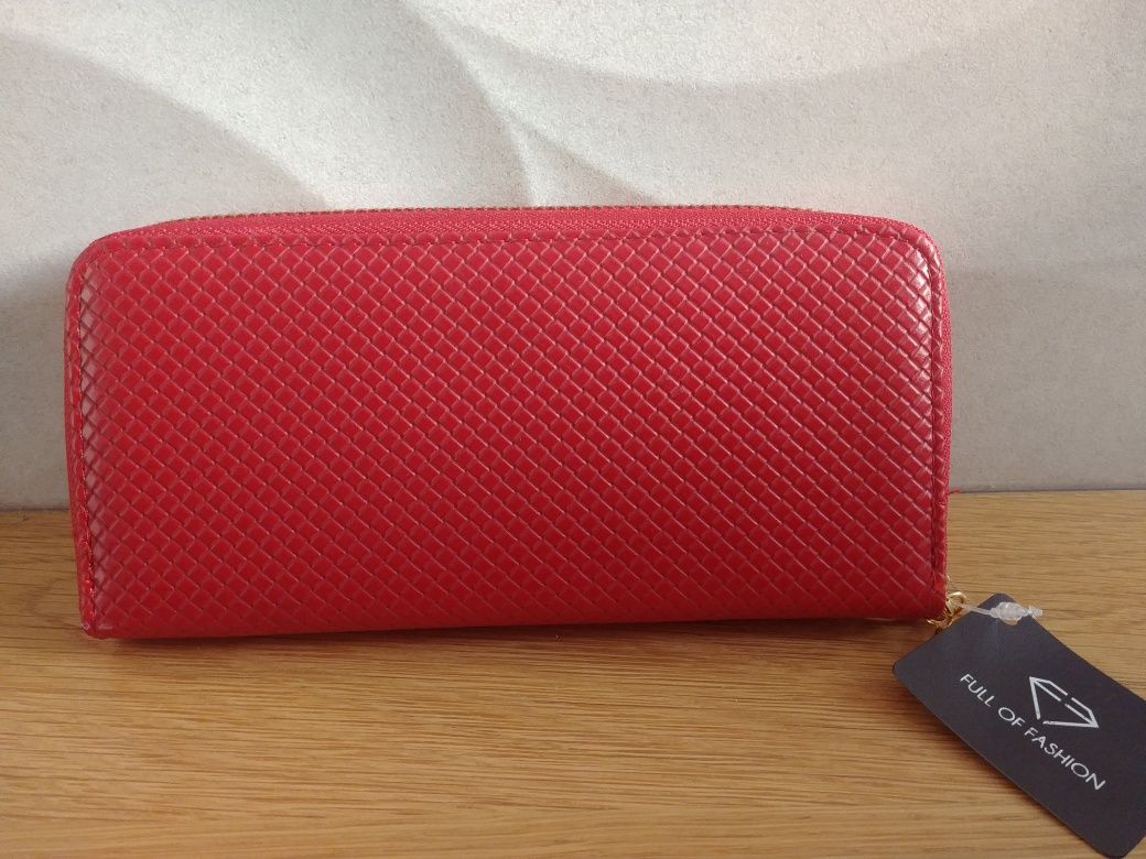 Zerwony nowy portfel