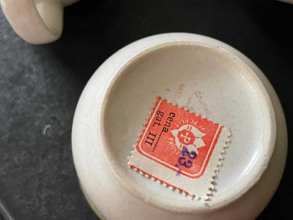 Porcelit filiżanki oraz dzbanek komplet