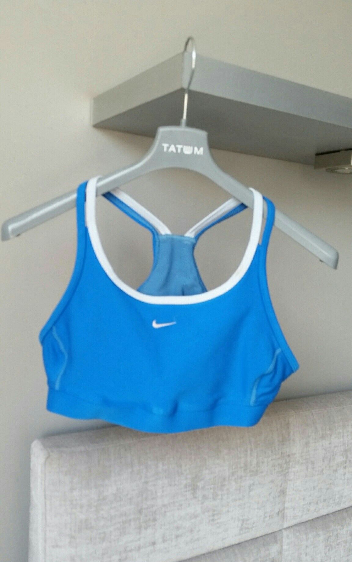 36 Nike top do fitnesu