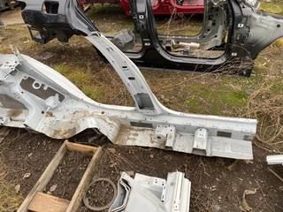 Стойка кузовная центральная левая AUDI A4 B9 8W5809839