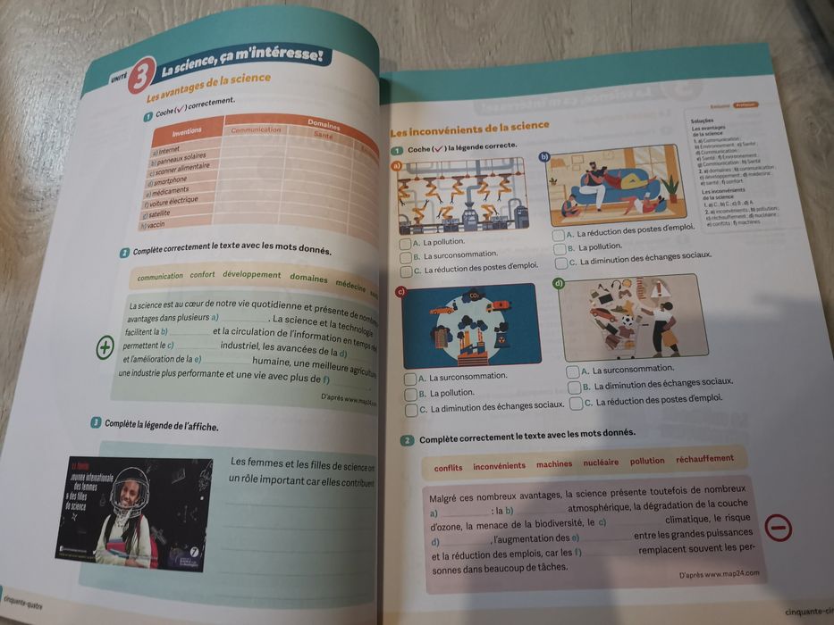 Caderno de atividades novo de francês "C'est cool 9"