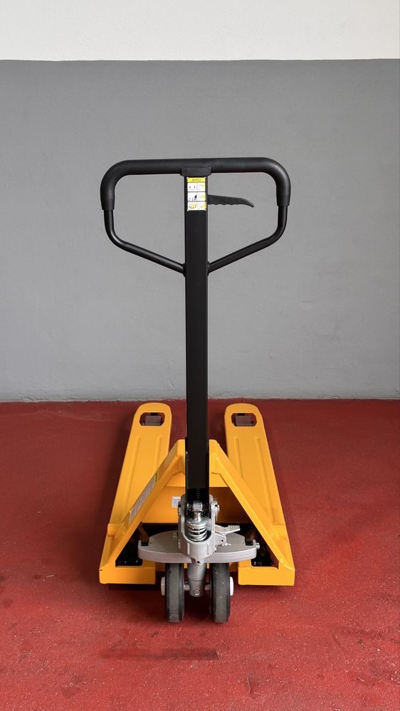 Porta Paletes Manual 2.500kg Borracha