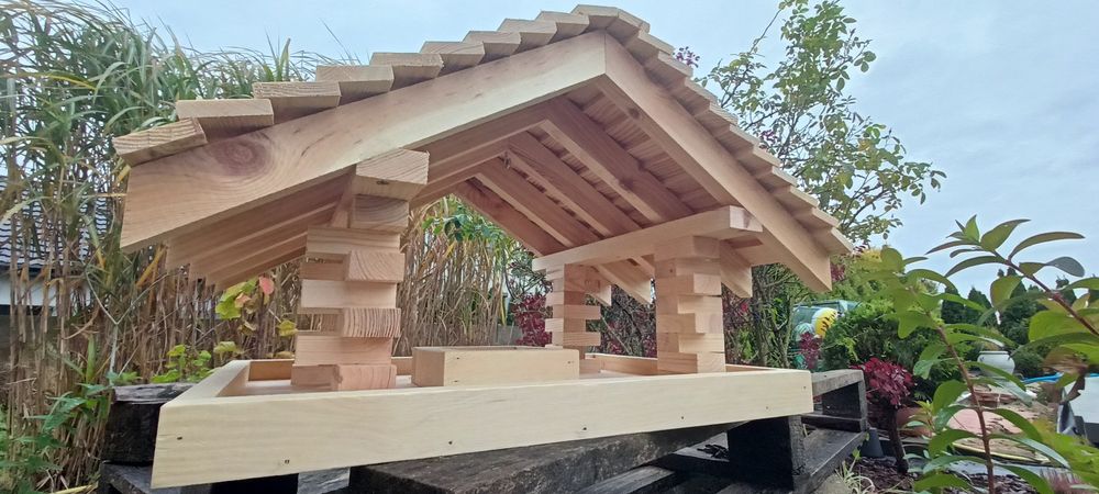 Sprzedam karmnik duży i solidny