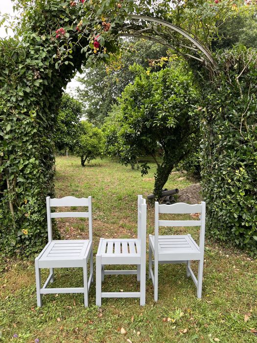 Cadeiras renovadas / madeira maciça