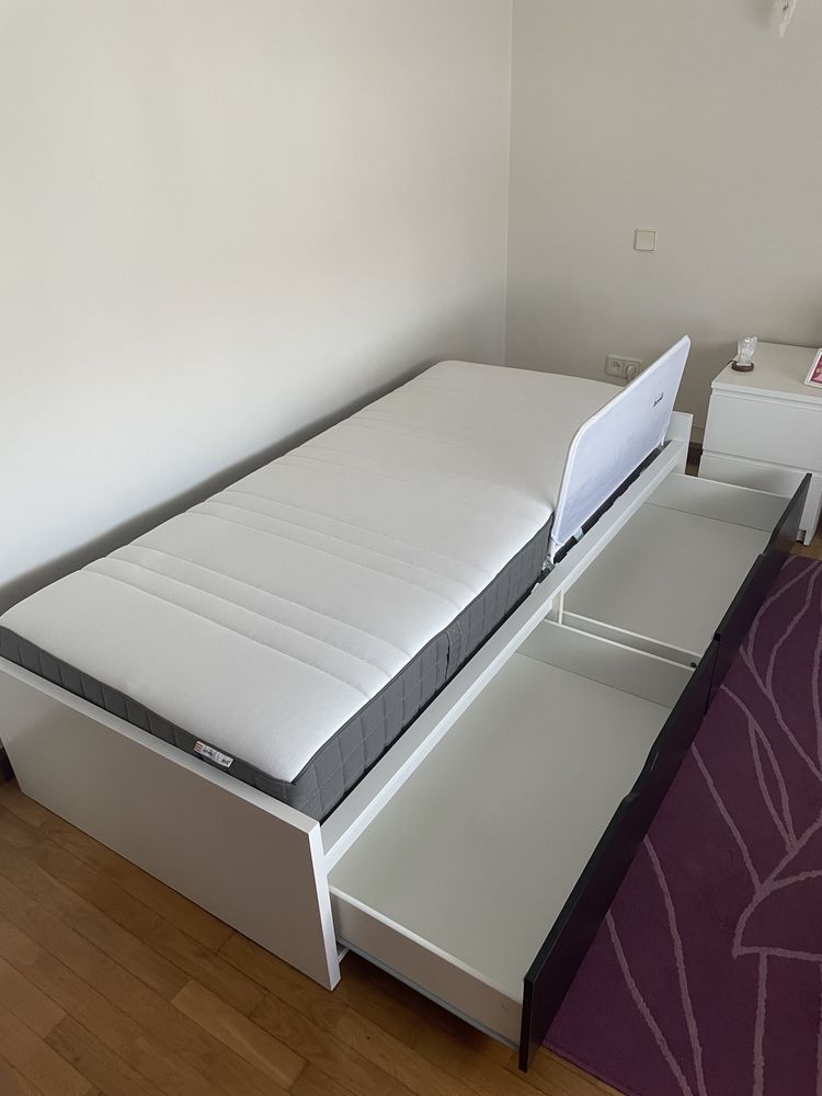 Cama e colchão IKEA (Solteiro 90x200)