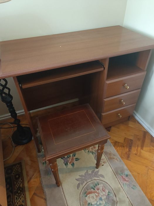 Secretária com banco