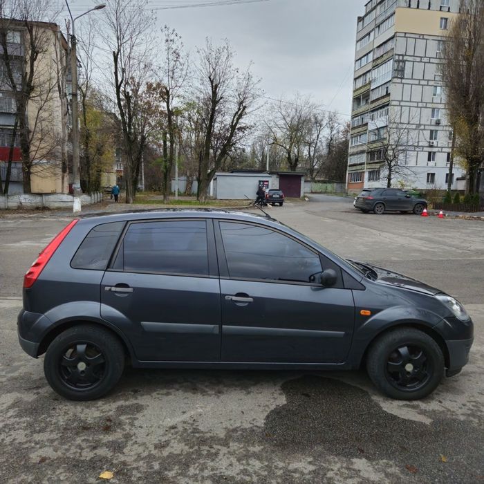 Продам Ford Fiesta в отличном состоянии.