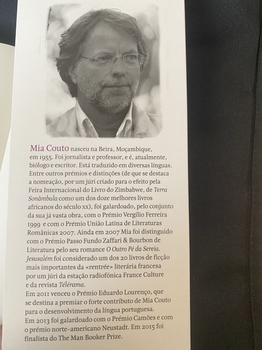 Livro de Mia Couto “O Universo num Grão de Areia”