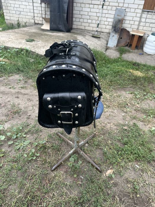 Продам черную кожаную сумку для мотоцикла