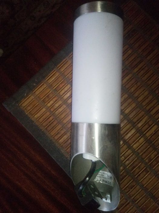 Продам светильник настенный.