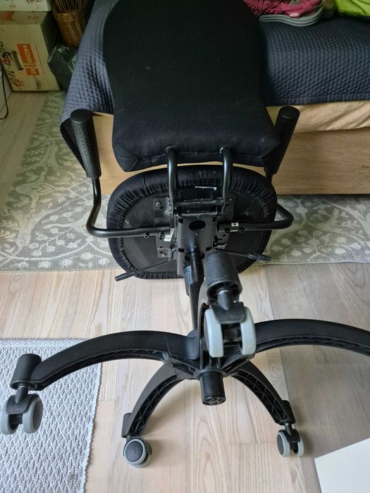 Fotel czarny obrotowy Nominell z IKEA