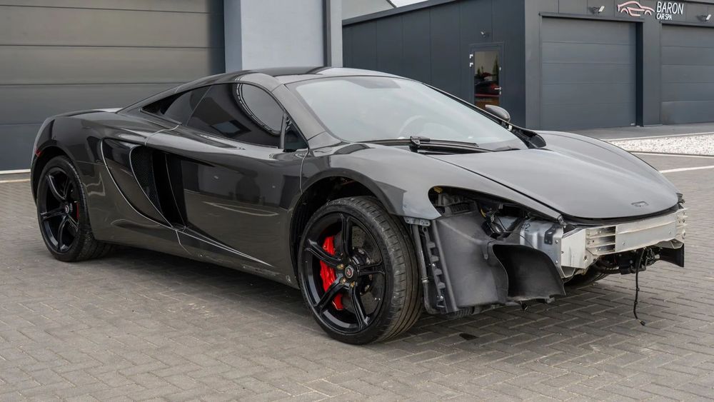 McLaren 650S delikatnie uszkodzony, pali, jeździ