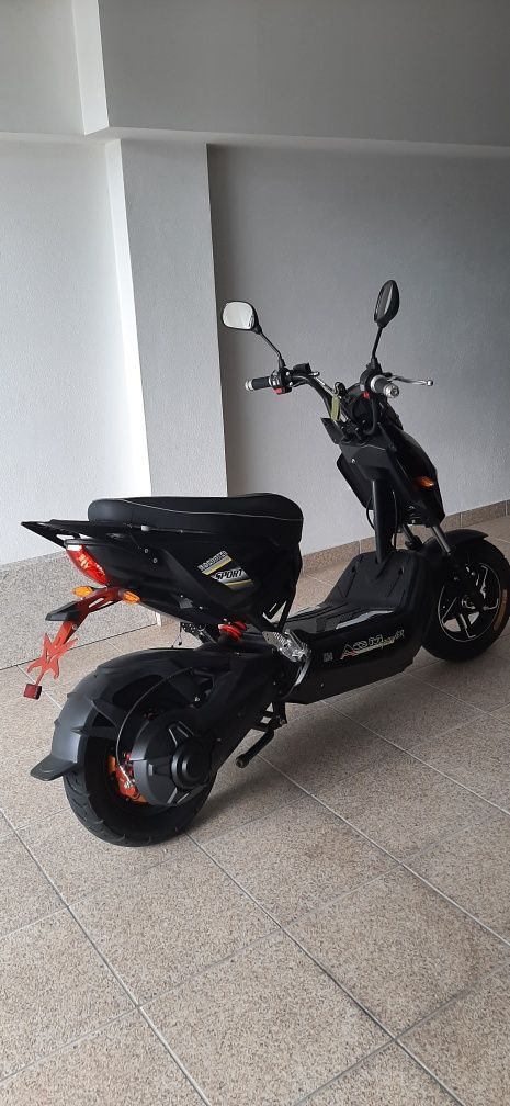 Scooter elétrica