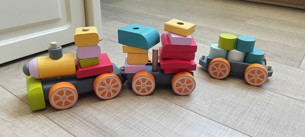 Продам дитячий дерев'яний конструктор потяг cubika